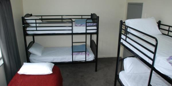 Kiwi Airport Backpackers Hostel Auckland Exterior photo