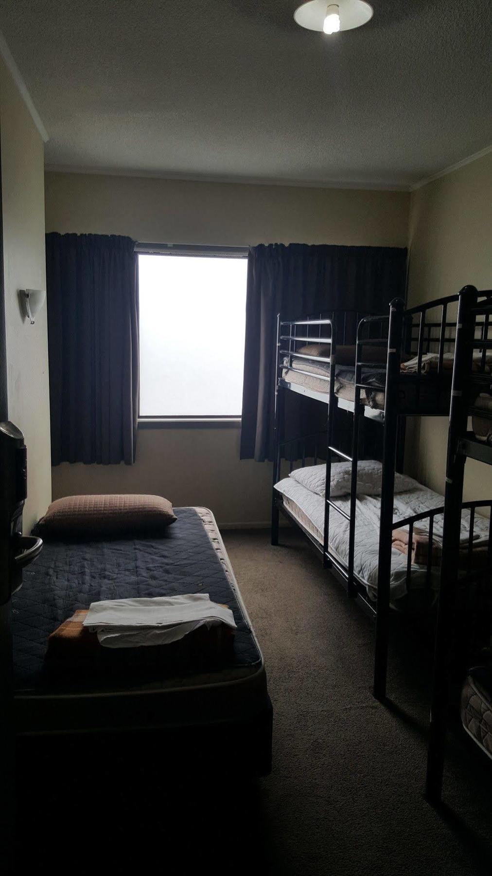 Kiwi Airport Backpackers Hostel Auckland Exterior photo