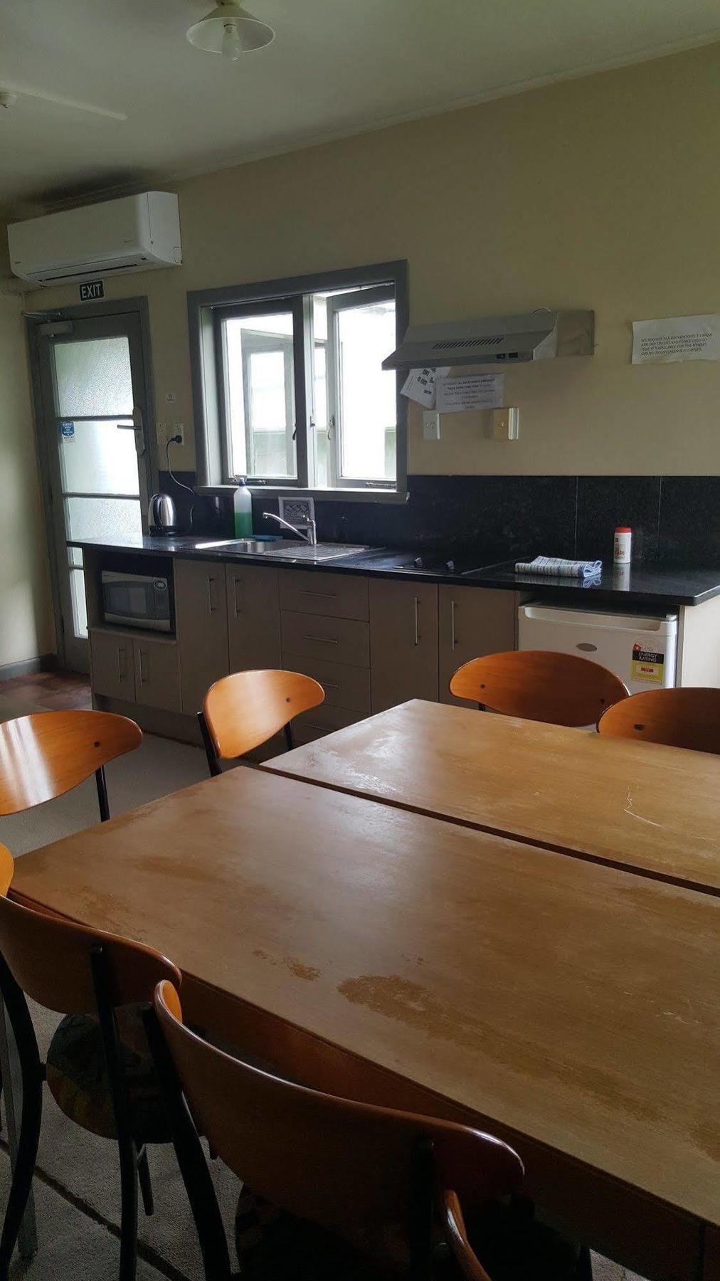 Kiwi Airport Backpackers Hostel Auckland Exterior photo